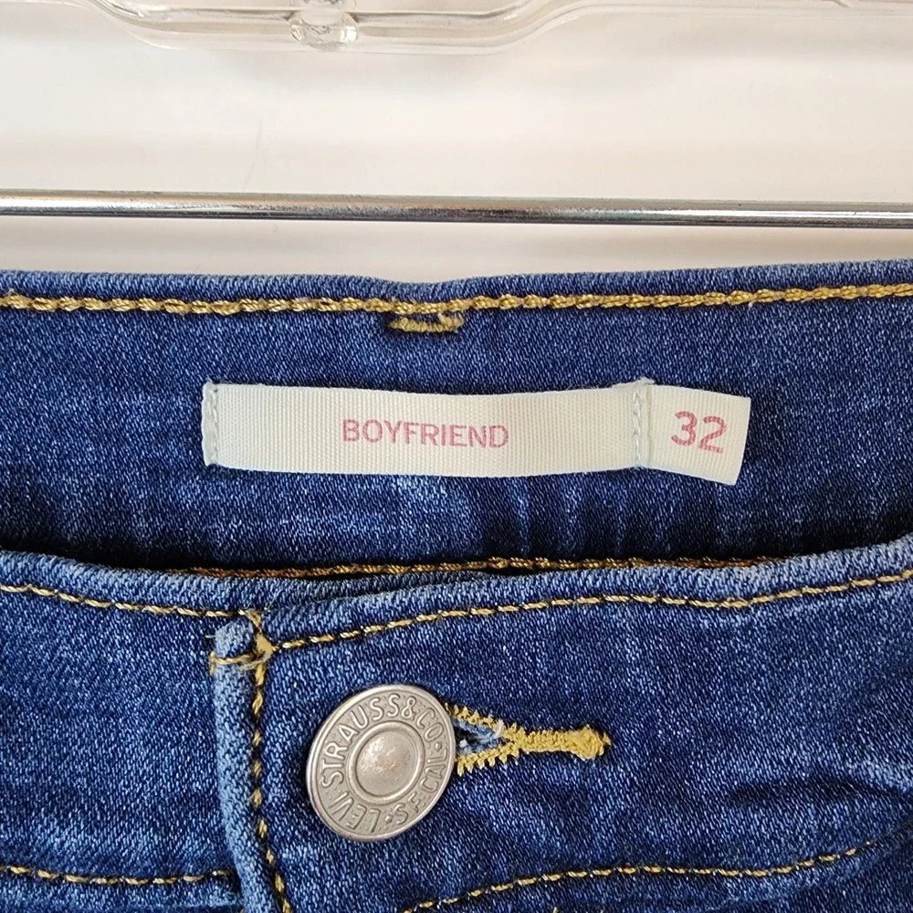 Levi's Womens Boyfriend Jeans Size 32 Blue Dark Wash Denim Inseam 27